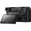 Sony a6300 + 16-50mm Kit + extra battery