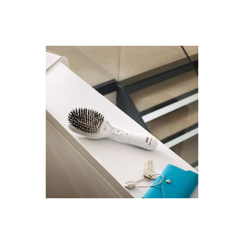 Braun Satin Hair IONTEC Adult Paddle hairbrush White Hair - Main Image