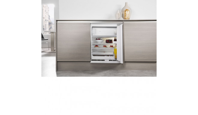 Built-in refrigerator Whirlpool Arg 590/A+