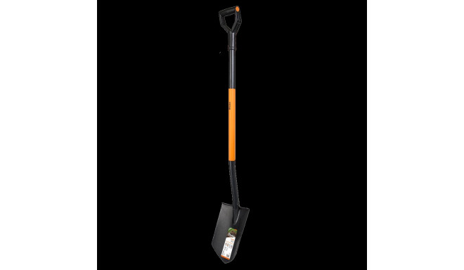 Sharp spade with hardened head made of boron steel