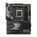 Mainboard|GIGABYTE|AMD X670|SAM5|ATX|Memory DDR5|Memory slots 4|2xPCI-Express 3.0 16x|1xPCI-Express 
