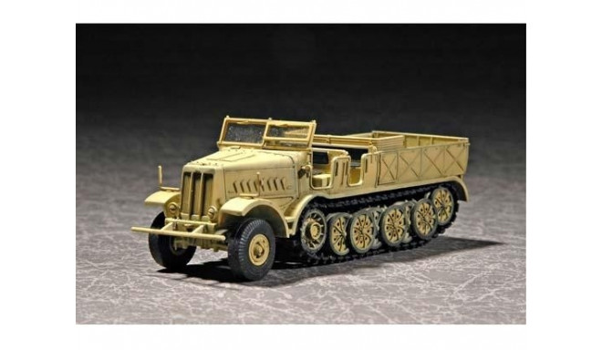 Plastic model German Sd.Kfz.9 Schwere Zugkraftwagen 18t Type F3