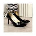 Pumps on a black lacquered stiletto W Juma (36)