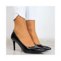 Pumps on a black lacquered stiletto W Juma (36)