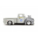 Vehicle with figure Street Fighter 1956 Ford Pickup 1/24