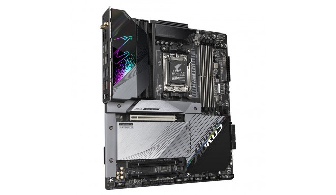 "AM5 GIGABYTE X670E AORUS MASTER DDR5"