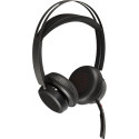 Poly Voyager Focus 2 UC USB-A with charging station on-ear