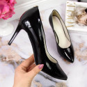 Pumps on a black lacquered stiletto W Juma (36)