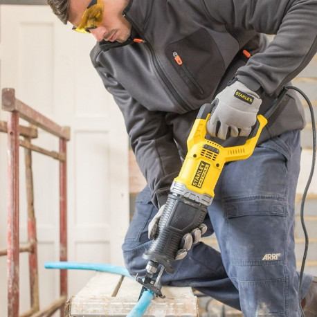 Stanley FME360 900 W must kollane