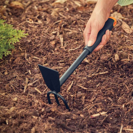 Fiskars Ergo hoe-scraper,