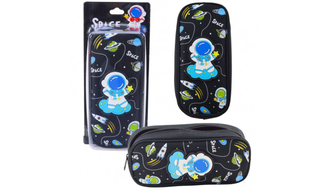 kosmose must koolipinal kahe taskuga