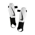 Ochraniacze piłkarskie Nike Charge białe DX4608 100 M