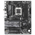 GIGABYTE B650 UD AX Motherboard - AMD Ryzen 9000 Series CPUs, 6+2+2 Phases VRM, up to 7600MHz DDR5 (