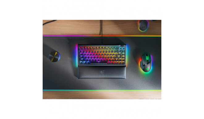 "Razer BlackWidow V4 75% (schwarz. US-International-Layout. Razer Orange)"