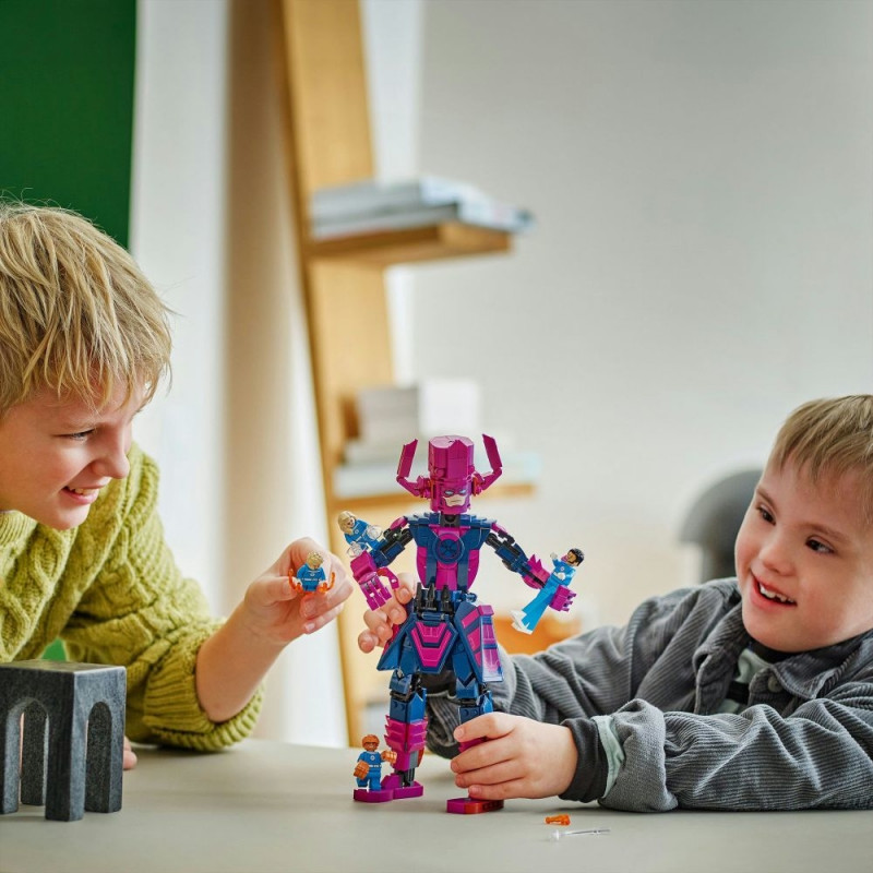 LEGO 76316 Marvel Super Heroes Fantastic Four vs. Galactus building ...