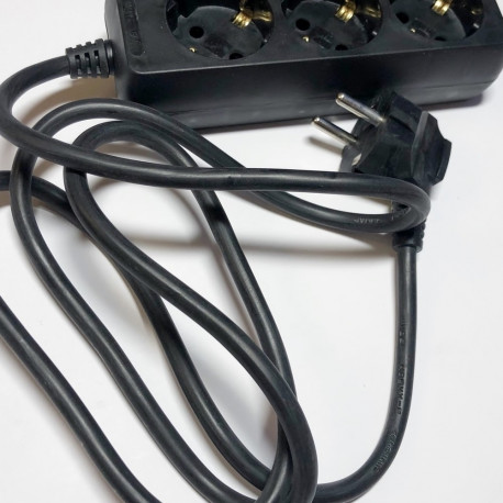 Pikendusjuhe 1,5 meetrit 3 pesa MUST maandusega, Acuma