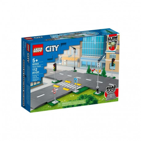 LEGO City intersection with traffic lights 60304