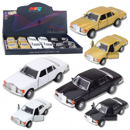 klassikaline metallist auto mootoriga tuledega helidega avatavate ustega mix