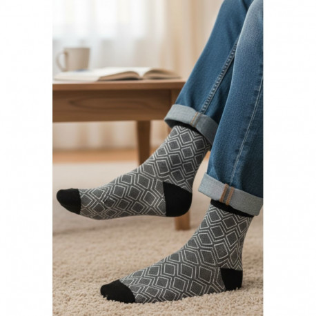 SOKISAHTEL TARMO musta värvi rombimustriga puuvillased sokid 446