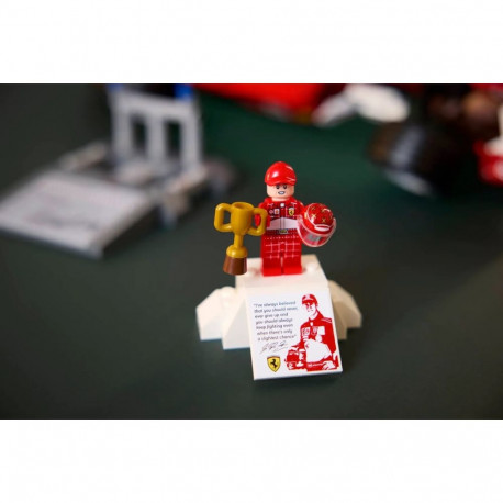Constructor - LEGO ICONS 11375 Ferrari F2004 & Michael Schumacher 735 pcs