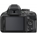 Nikon D5200 + 18-55mm VR II Kit, must