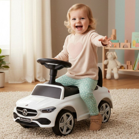 Mercedes pealeistutav auto ja käimistugi C-Class, valge